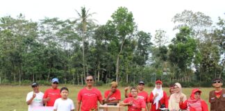 Jalan Sehat Dan Senam Anti Stunting Dalam Rangka Memeriahkan HUT RI Ke-80 Diselenggarakan Kelompok Dua KKN-T Universiras Alma Ata Yogyakarta