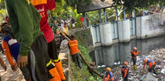 Sukseskan Program KASAD, Aksi Bersih Sungai TMMD Reguler Ke-125 Kodim 0735/Surakarta