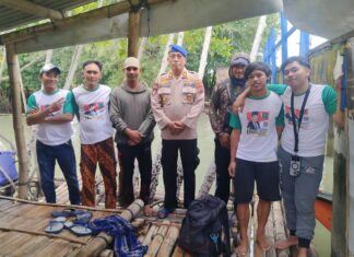 Polisi Selamatkan Enam Pemancing Terombang-ambing di Laut Akibat Badai