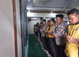 Polres Demak dan Masyarakat Gelar Shalat Gaib Untuk Driver Ojol