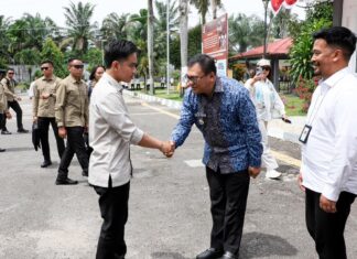 Didampingi Asri Ludin Tambunan, Wapres Gibran Janjikan Laptop Usai Tinjau Sekolah Rakyat di Deli Serdang