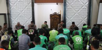 Puluhan Ojol Do’a Bersama Untuk Affan Kurniawan di Polres Demak