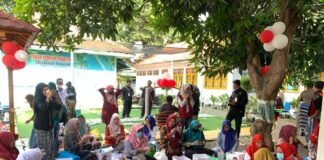 Mahasiswa KKN-T 13 Universitas Alma Ata Yogyakarta Berkolaborasi Dengan Perangkat Desa Guna Mewujudkan Lingkungan Sehat Melalui Eco Enzime
