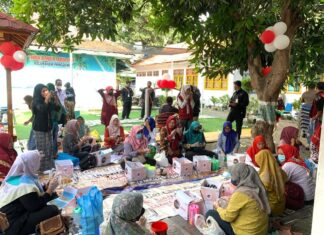 Mahasiswa KKN-T 13 Universitas Alma Ata Yogyakarta Berkolaborasi Dengan Perangkat Desa Guna Mewujudkan Lingkungan Sehat Melalui Eco Enzime