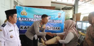 Kapolres Demak Beri Bantuan Kaki Palsu Bagi Penyandang Disabilitas