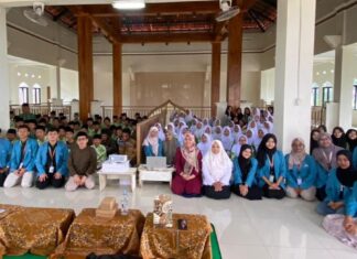 Workshop Anti-Bullying: Mahasiswa KKNT Universitas Alma Ata Bangun Persahabatan Di Sekolah