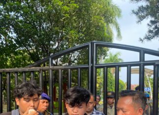 Forum Perjuangan Rakyat Geruduk Pemkot Bekasi, Tuntut Copot Sekertaris Daerah