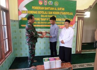 Satgas TMMD Boyolali Serahkan Bantuan Al-Qur’an untuk Masjid Jami Darul Falah