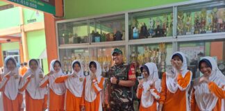 Babinsa Danukusuman Motivasi Pelajar Untuk Semangat Dalam Semua Kegiatan
