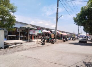 Lapangan Sepak Bola Desa Mranggen di Buat Lapak Lapak Untuk Bisnis