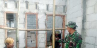 Satgas TMMD Kodim Boyolali dan Warga Kompak Rehap Rumah Ibu Siti di Ampel