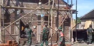 Juhari Bantu Renovasi Rumah Warga, Ajak Masyarakat Lestarikan Budaya Gotong Royong