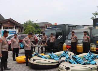 Cegah Dampak Bencana, Polres Demak Lakukan Pengecekan Peralatan SAR dan Personel
