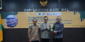 Wamendagri Bima Arya Beri Pesan Kepemimpinan dan Visi Hidup di Yudisium FISIP UNAS