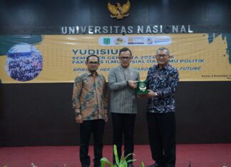 Wamendagri Bima Arya Beri Pesan Kepemimpinan dan Visi Hidup di Yudisium FISIP UNAS