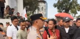 Kombes Calvijn bersama Polwan Polda Sumut Humanis Pengamanan Unras di Kantor Gubsu