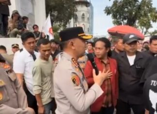 Kombes Calvijn bersama Polwan Polda Sumut Humanis Pengamanan Unras di Kantor Gubsu