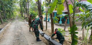 Babinsa Kerja Bakti Bangun Talud Jalan Desa Sepanjang 300 Meter, Perkuat Infrastruktur