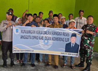 dr.Gede Suwardi Jaring Aspirasi Warga Saat Reses di Desa Tugu Jaya Kecamatan Lempuing Kabupaten OKI