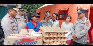 Respon Cepat Polsek Medan Area Beri Bantuan Kepada Korban Kebakaran