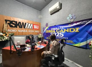 Melalui Siaran Radio, Satlantas Polres Demak Tekankan Pentingnya Kamseltibcarlantas