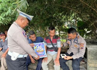 Polres Demak Tingkatkan Edukasi Keselamatan Lalu Lintas Lewat Kegiatan Jum’at Berkah
