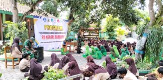 Babinsa Saradan Jadi Narasumber Pengenalan Pancasila kepada Siswa SD
