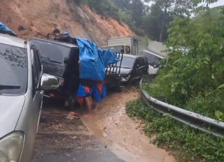Laporan Dari Seorang Wartawan Yang Terjebak Bencana Tanah Longsor Mengungkapkan Jalur Sibolga-Tarutung Dipenuhi 98 Titik Longsor
