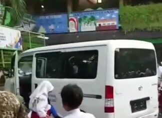 Gila! Mobil Pengangkut MBG Hilang Kendali Seruduk Siswa Tengah Baris-berbaris