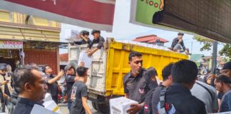 234 SC , JHL group dan Yayasan merah putih menyalurkan 11 truk bantuan ke Langkat dan Aceh