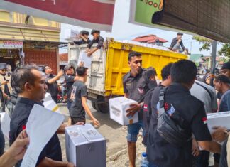 234 SC , JHL group dan Yayasan merah putih menyalurkan 11 truk bantuan ke Langkat dan Aceh