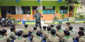 Babinsa Tipes Beri Motivasi Siswa SMP Muhammadiyah 6 Mengenal Profesi TNI