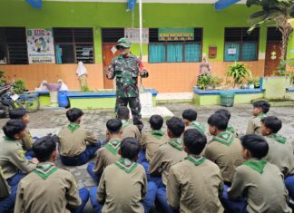 Babinsa Tipes Beri Motivasi Siswa SMP Muhammadiyah 6 Mengenal Profesi TNI