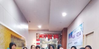 Rayakan Hari Ibu, HIPAKAD Depok Bagikan Bunga di Kantor Pemkot, Sebagai Ungkapan Sayang