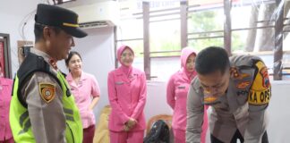 Kapolres Demak Bersama Bhayangkari Tinjau Pos Pengamanan Nataru, Tekankan Kewaspadaan dan Pelayanan Ikhlas