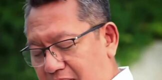 Rektor UII Baca Puisi Dibunderan UGM Pada Acara Kenduri Ibu-ibu Berisik