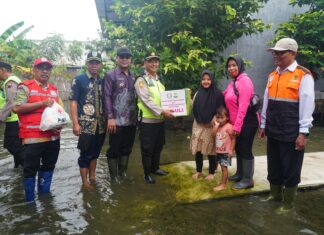 Bantu Warga Terdampak Banjir, Polres Demak Distribusikan 200 Paket Sembako