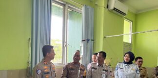 Bentuk Empati, Satlantas Polres Demak Jenguk Korban Laka