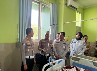 Bentuk Empati, Satlantas Polres Demak Jenguk Korban Laka