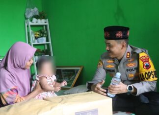 Kapolres Demak Besuk Bayi Korban Serangan Monyet, Kondisi Berangsur Membaik