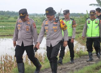 Tanggul Sungai Cabean Karangawen Jebol, Warga Dievakuasi dan Dipastikan Selamat