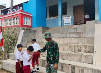 Begini Bukti Kedekatan Anggota Satgas TMMD 127 Kodim Wonogiri Dengan Anak Sekolah Dasar