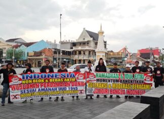 PNIB Bagikan 1945 Takjil Di Tugu Jogja, Gus Wal: Persatuan Indonesia Dan Keselamatan Bangsa Di Atas Segalanya