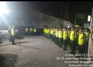 Pastikan Keamanan Malam Takbir, Kapolsek Mranggen Pimpin Apel Gelar Pasukan Pengamanan