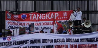Dugaan Kriminalisasi Hukum, Masa Aksi Minta DPR Dan Kapolri Periksa & PTDH kan Kompol DK CS