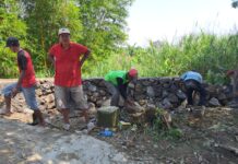 Aksi Nyata Warga Dukuh Dongko, Lelah Menunggu Janji Pemerintah, Warga RW 02 Dukuh Dongko Demak Patungan Bangun Jembatan Makam Secara Mandiri