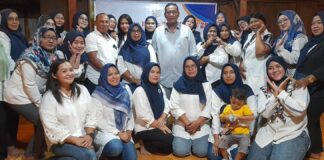 Jaga Silaturahmi dan Tradisi Guyub Rukun, Ketua RW 25 Kebonbatur Gelar Perpisahan TP PKK di Warung Laden Sedang Guwo
